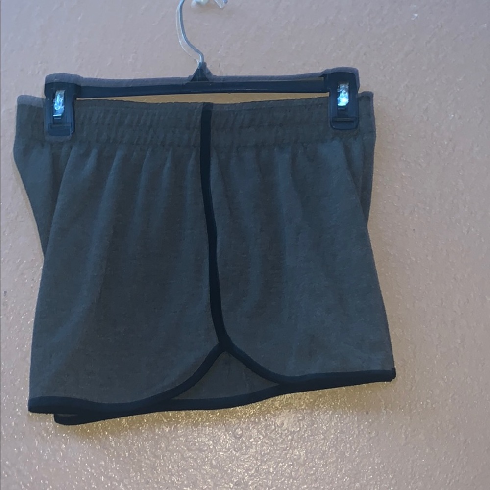 Shorts - Picture 3 of 4